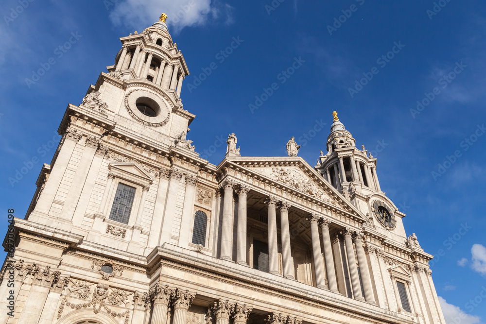 St Paul Cathedral facade. London, UK