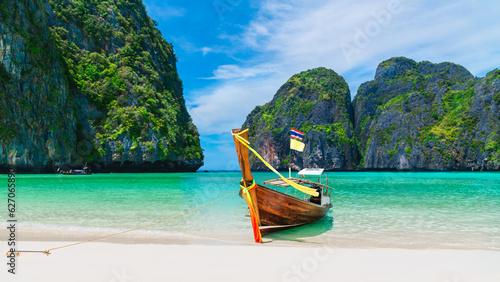 Bild auf Leinwand Panorama amazed nature scenic landscape Maya Bay with boat for traveler, Attract
