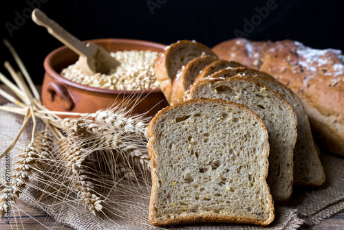 Different kinds of bread an...