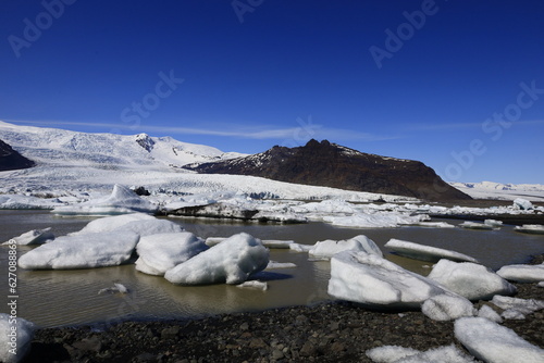 Fjallsárlón is a glacier lake located in the south of the Vatnajökull glacier between the Vatnajökull National Park and the town of Höfn , in the south of Iceland