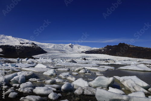 Fjallsárlón is a glacier lake located in the south of the Vatnajökull glacier between the Vatnajökull National Park and the town of Höfn , in the south of Iceland