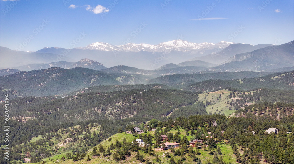 Naklejka premium pollen in air mountain scene