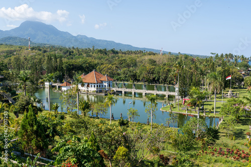 Blick auf den Taman Ujung Wassertempel auf Bali photo