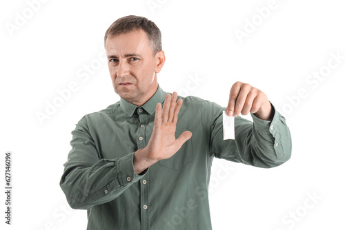 Mature junkie rejecting dru...