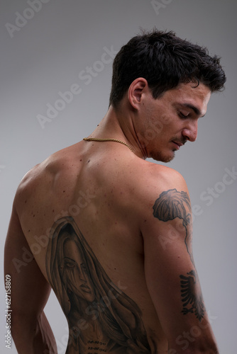 Obraz na plátně Great muscle tone, no fat, tattoed man