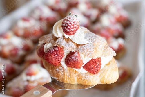 strawberry and fresh cream croissant	
