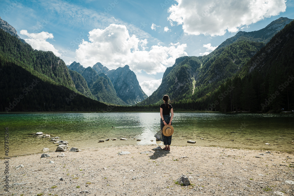 Naklejka premium Beautiful female model at lago di dobbiaco