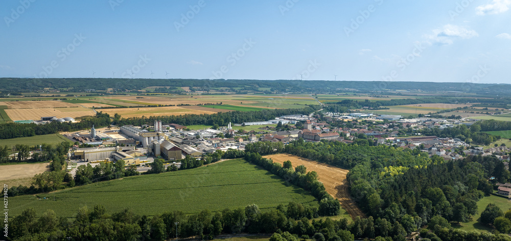 Vue aérienne de la zone industrielle de la ville de Beaurepaire dans l'Isère