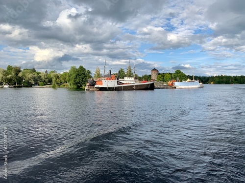 Schiff auf See vor der Stadt Savonlinna - Saimaa Seenplatte - in Finnland photo