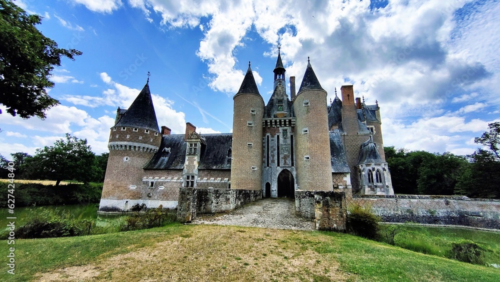 CHATEAU DU MOULIN (Lassay-sur-Croisne - Loire-et-Cher)