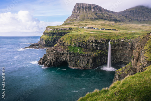 Wasserfall auf den Färöer-Inseln - Múlafossur Waterfall