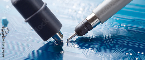 Konstfotografi Measuring electronic signal using oscilloscope on the PCB