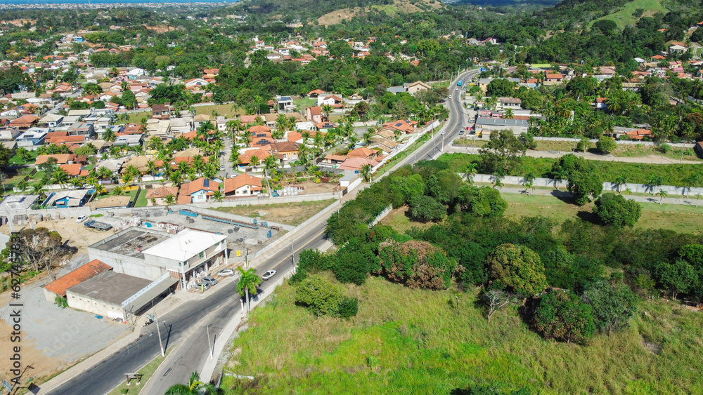 Estrada de Itaipuaçu, distrito de Maricá (RJ). 