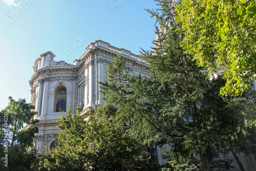 Wallpaper Mural building in the park Torontodigital.ca