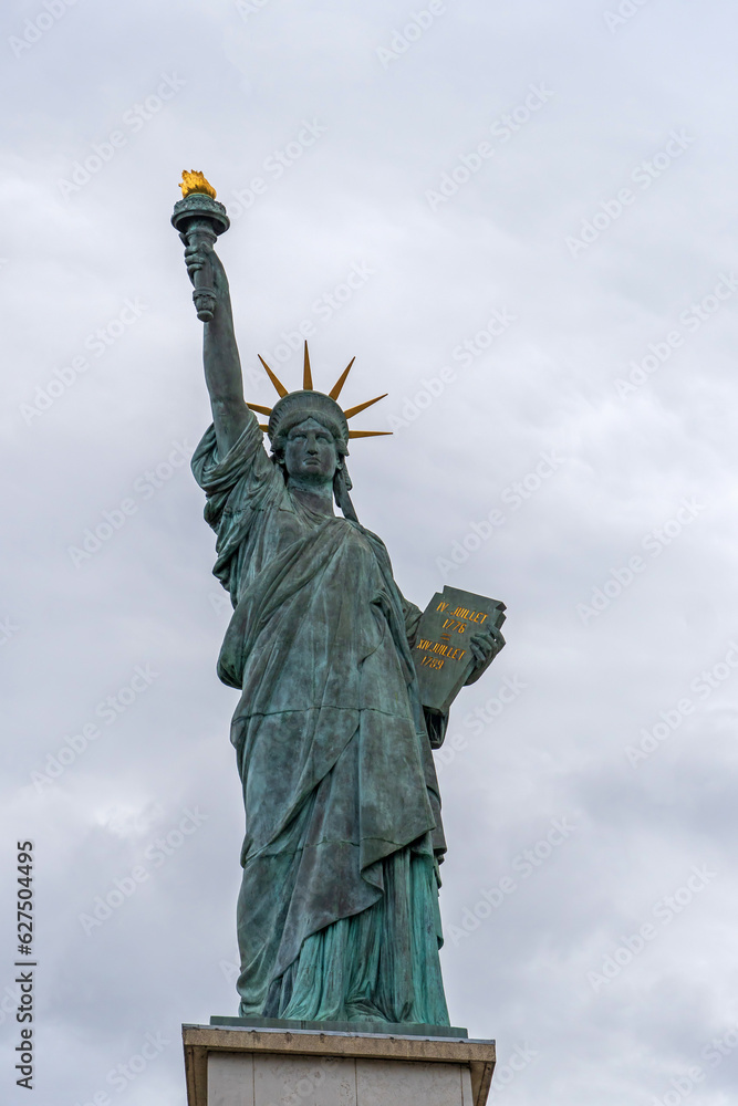 Fototapeta premium Freiheitsstatue in Paris