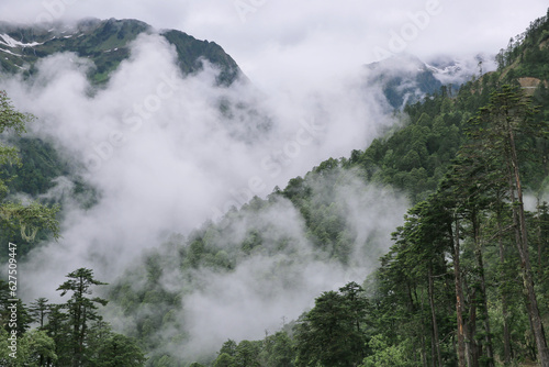 fog over the mountains © Shiyun