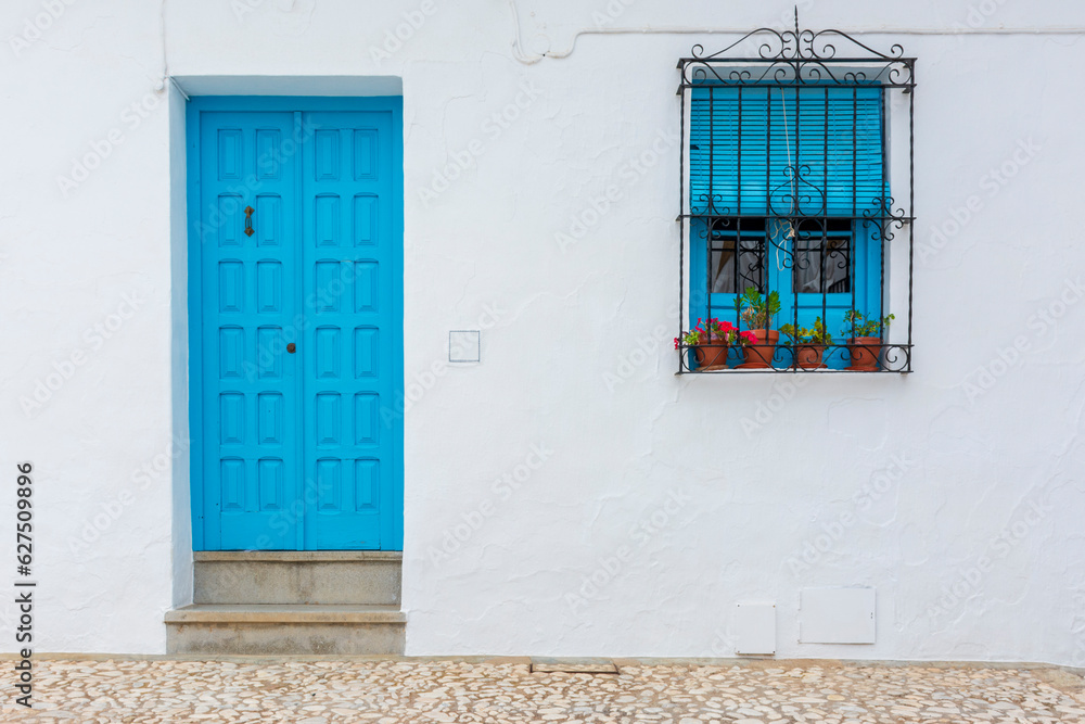 Fachada típica de pueblo con puerta y ventana azules Stock Photo ...
