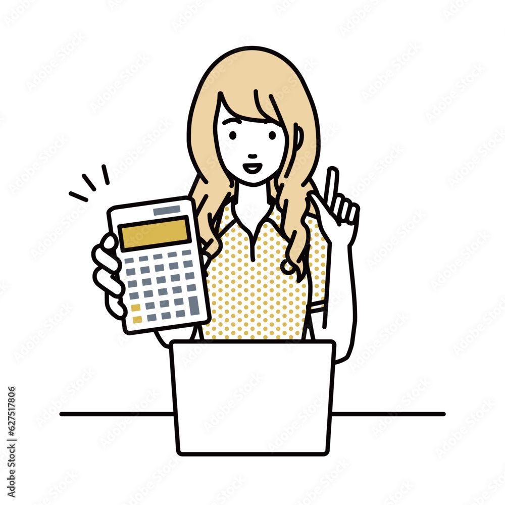 座ってデスクでノートPCを開いて電卓を持ってこちらに向けて見せているポロシャツの女性