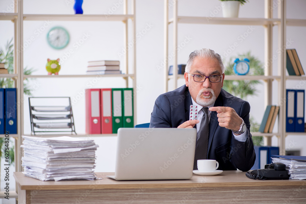 Old male employee feeling bad at workplace Old male employee feeling bad at workplace