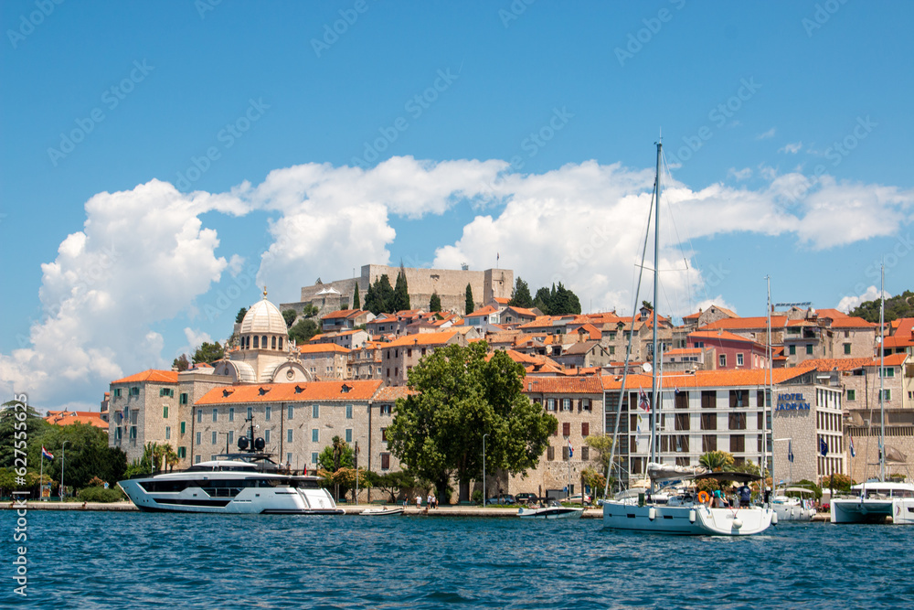 Obraz premium Old town Šibenik with St. Michael's Fortress (Tvrđava sv. Mihovila) in the state of Šibenik-Knin Croatia