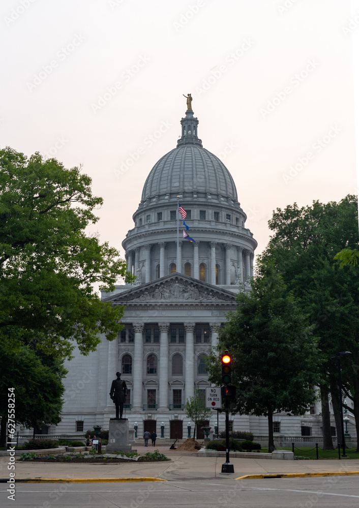 Naklejka premium A view on Capitol building in Maddison, WI