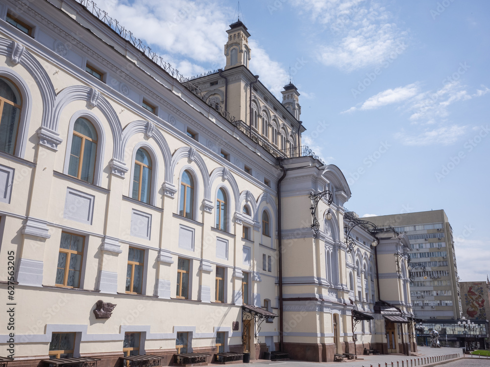 Fototapeta premium exterior of national opera thaerte in capital kyiv