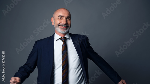 Foto Dancing middle-aged white man in a suit. Facial expression.