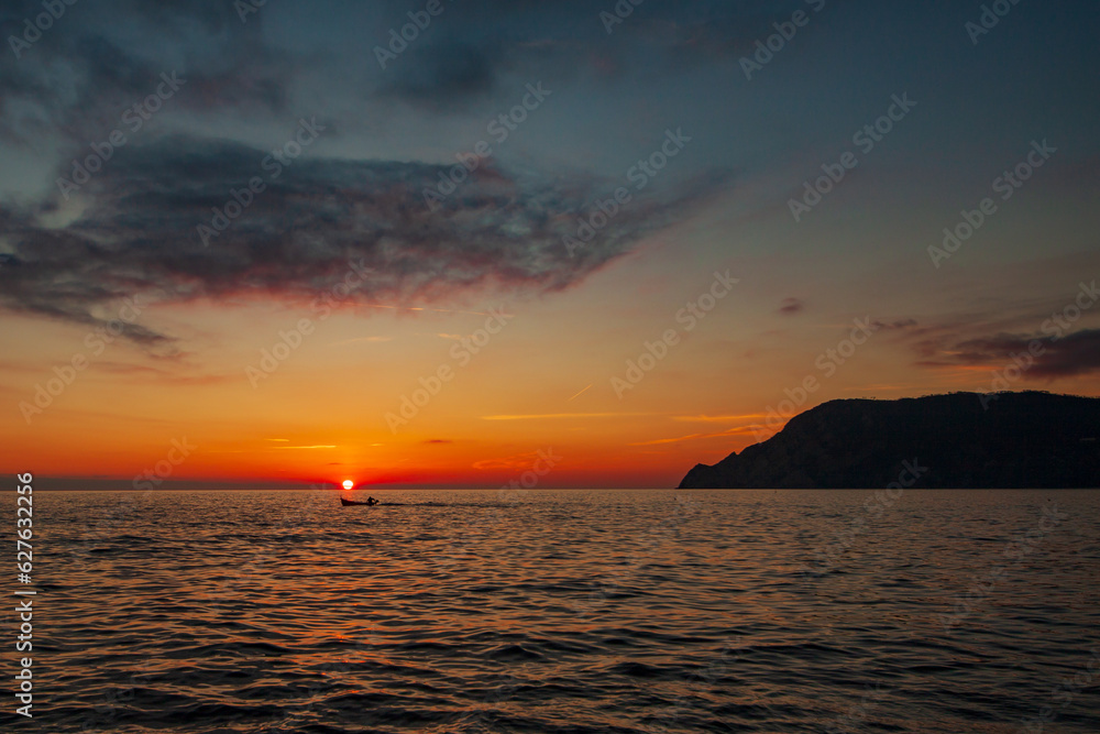 Fototapeta premium Sunset in Vernazza, Cinque Terre