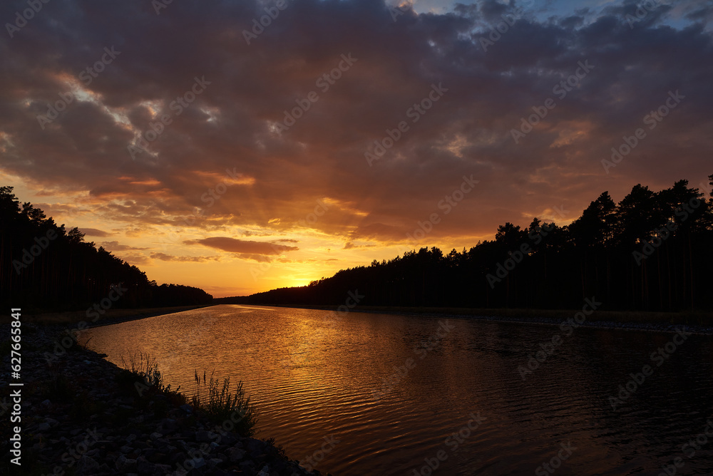 Sonnenuntergang am Niederfinow Kanal bei Eberswalde	