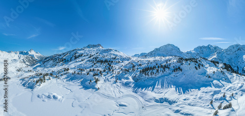 Herrlicher Wintertag in der Arlberg-Region am Hochtannbergpaß zwischen Schröcken und Warth