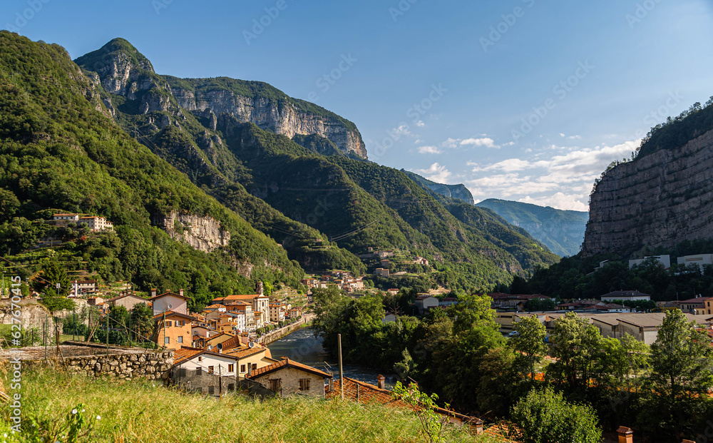 the houses at the foot of the mountain