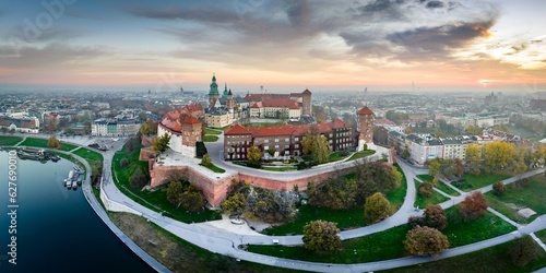 Zamek na Wawelu o wschodzie słońca - panorama z lotu ptaka.  photo