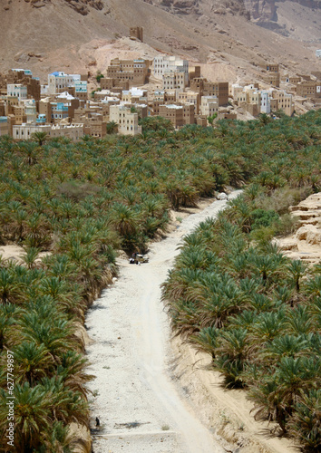 Wadi is an Arabic term traditionally referring to a valley ; In some cases, it may refer to a dry riverbed flooded only during times of heavy rain or, simply, to an intermittent stream ; photo