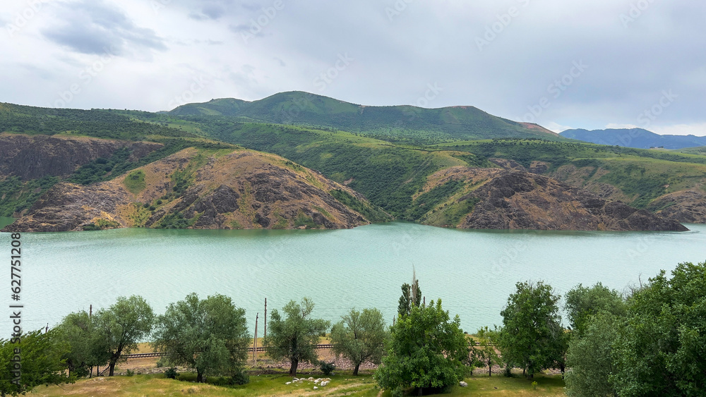 Obraz premium River reservoir in the Tashkent region. Uzbekistan