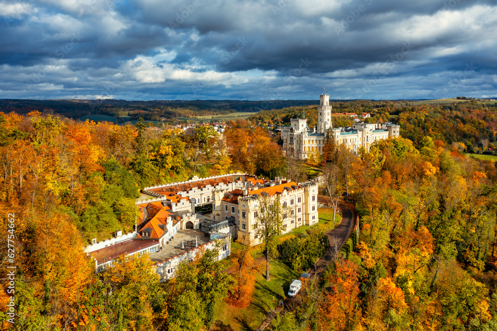 Naklejka premium Castle Hluboka nad Vltavou is one of the most beautiful castles in Czech Republic. Castle Hluboka nad Vltavou in autumn with red foliage, Czechia. Colorful autumn view of Hluboka nad Vltavou castle.
