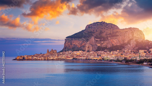 Fototapeta Naklejka Na Ścianę i Meble -  Cefalu, medieval city of Sicily island, Province of Palermo, Italy. Cefalu is city in Italian Metropolitan City of Palermo located on Tyrrhenian coast of Sicily, Italy.