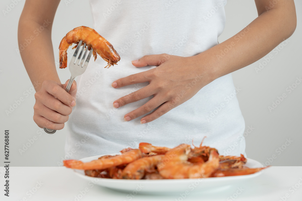 food allergies, women have reactions itching and redness after eating