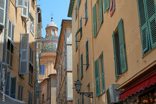 Obraz na płótnie Narrow street in the old town in Nice France with a view of Saint Reparate Cathedral dome w salonie