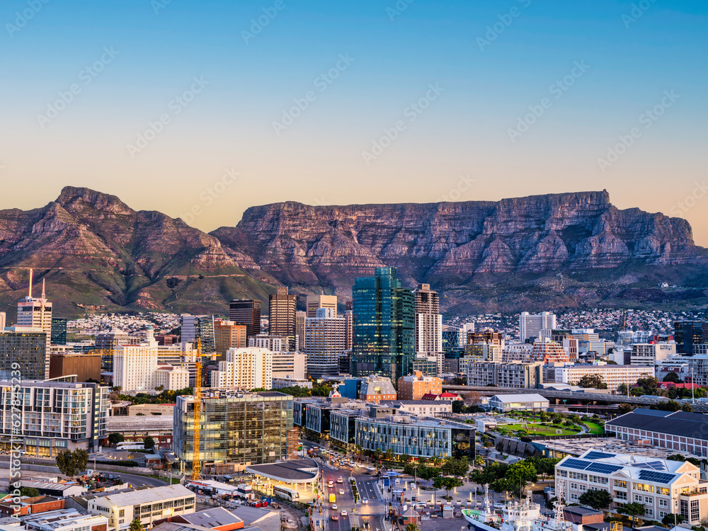 Fototapeta premium Cape Town city CBD and table mountain in the background during sunset, South Africa