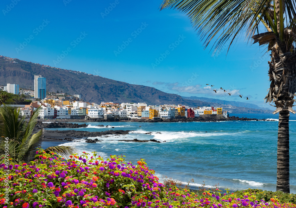 Islas Canarias.Playas de España. Paisaje de playa del pueblo Puerto de la cruz.
