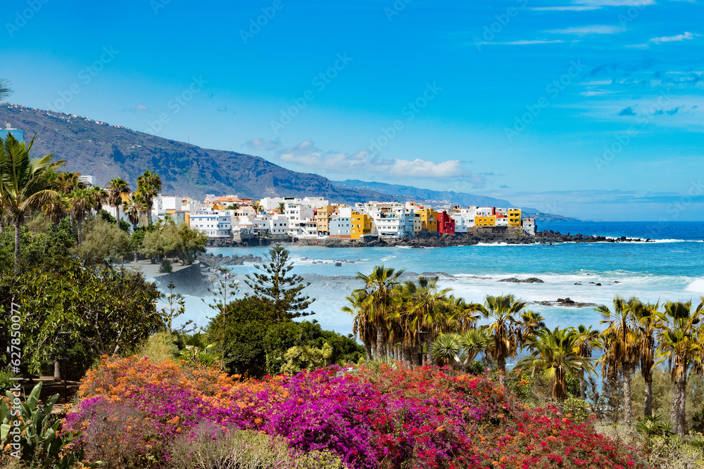 Islas Canarias.Playas de España. Paisaje de playa del pueblo Puerto de la cruz.