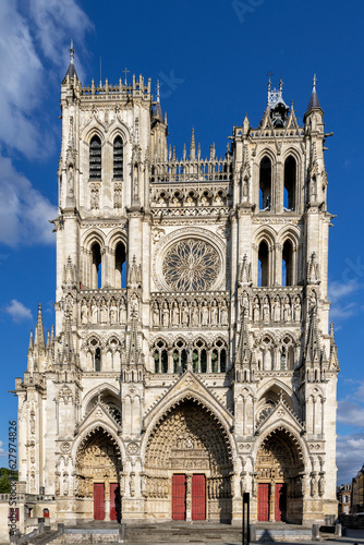 Eingangsfront der Kathedrale zu Amiens in Frankreich