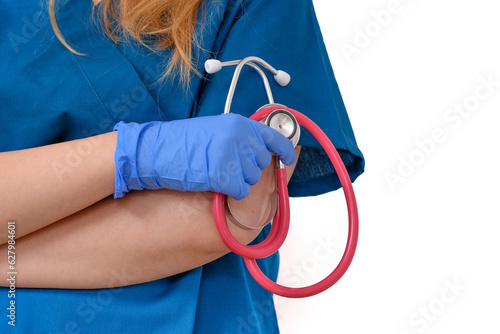 Pani doktor w niebieskim medycznym uniformie, trzyma w dłoni stetoskop medyczny photo