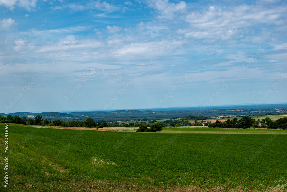 Payasage au dessus vue de pupillin dans le Jura en direction de buvilly et poligny