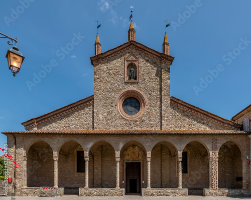 Canvas Print The facade of the basilica of San Colombano, Bobbio, Piacenza, Italy