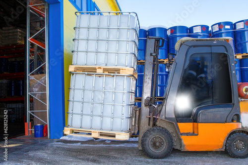 Warehouse truck. Forklift w...