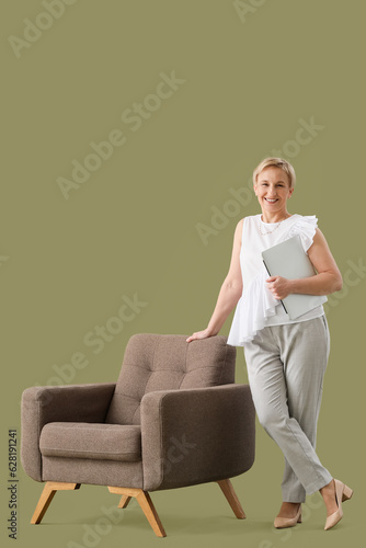 Mature psychologist with la...