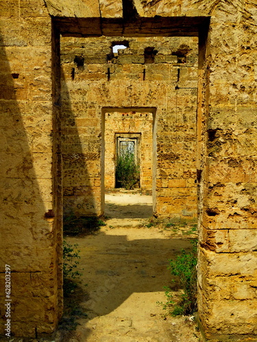 Fototapeta Naklejka Na Ścianę i Meble -  Abandoned ruins
