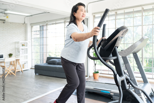 Portrait of senior asian lady walking on treadmill in the gym, concept of senior people with health conscious