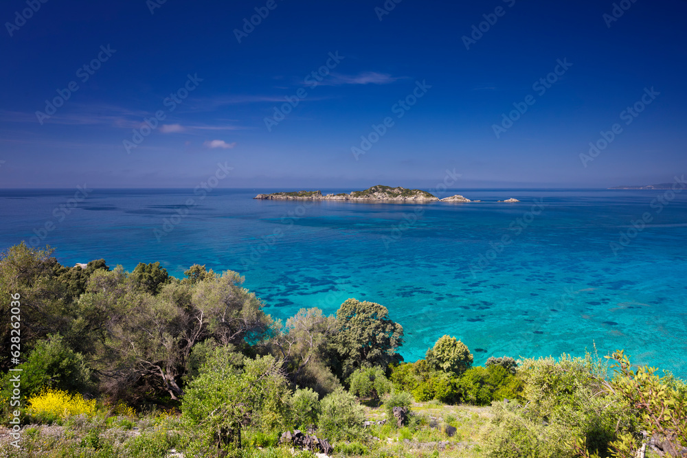 Krajobraz morski w Arillas, letni urlop i relaks na plaży, Korfu, Grecja	